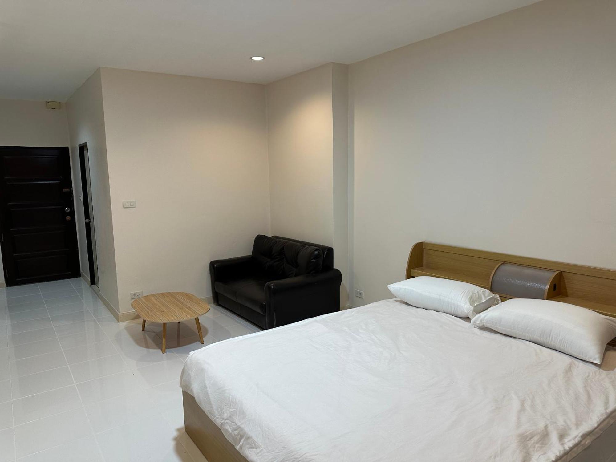 Country Complex Bangna Aparthotel Bangkok Exteriör bild