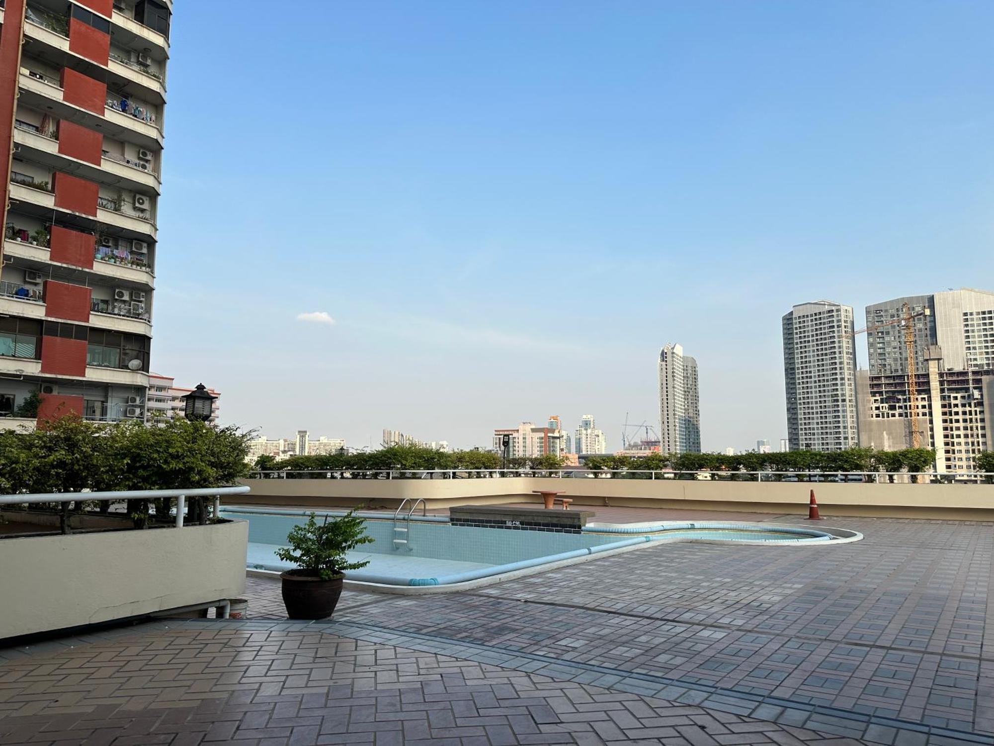 Country Complex Bangna Aparthotel Bangkok Exteriör bild