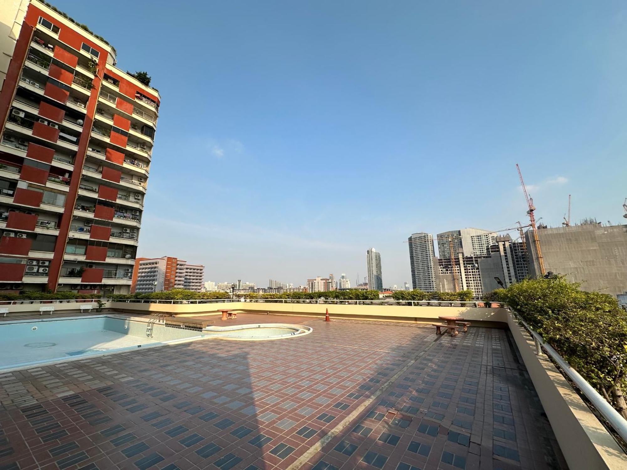 Country Complex Bangna Aparthotel Bangkok Exteriör bild