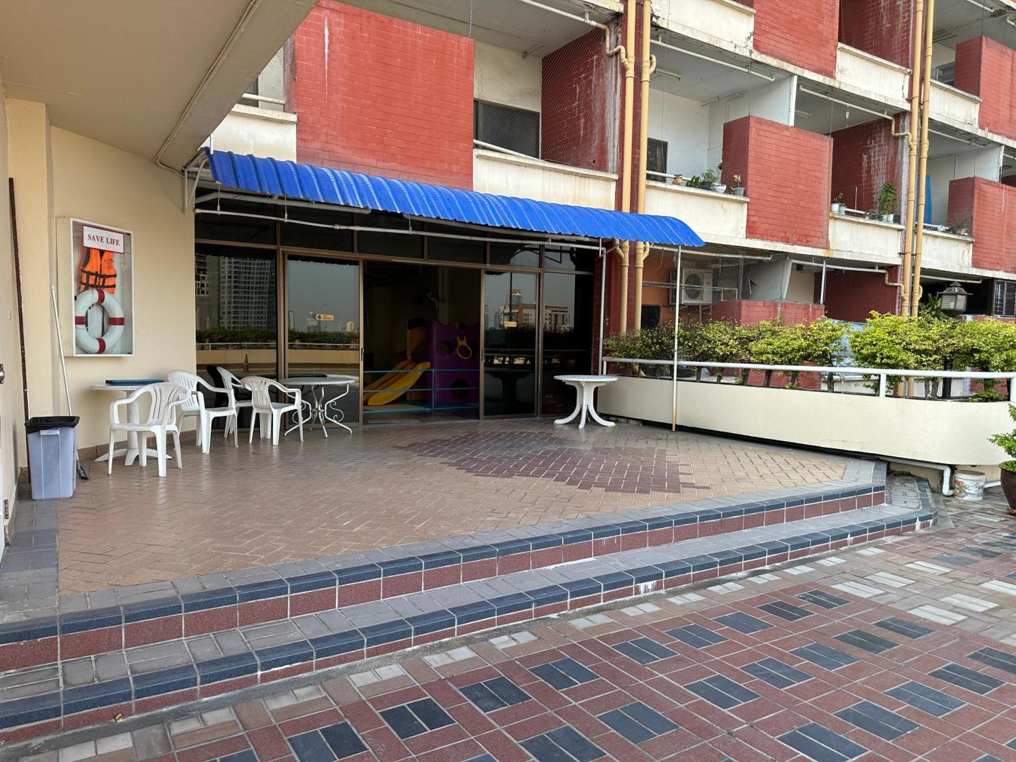 Country Complex Bangna Aparthotel Bangkok Exteriör bild