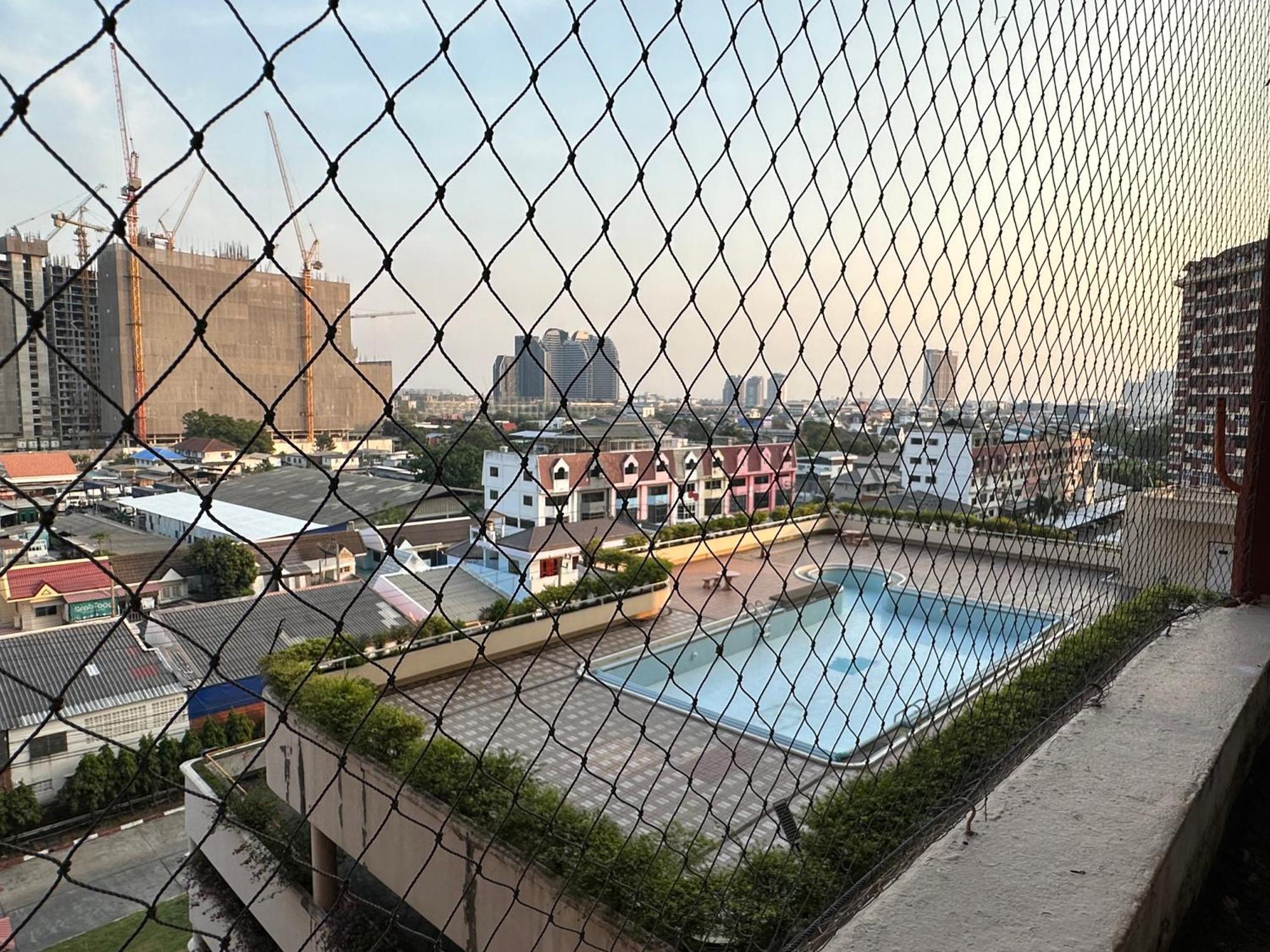 Country Complex Bangna Aparthotel Bangkok Exteriör bild