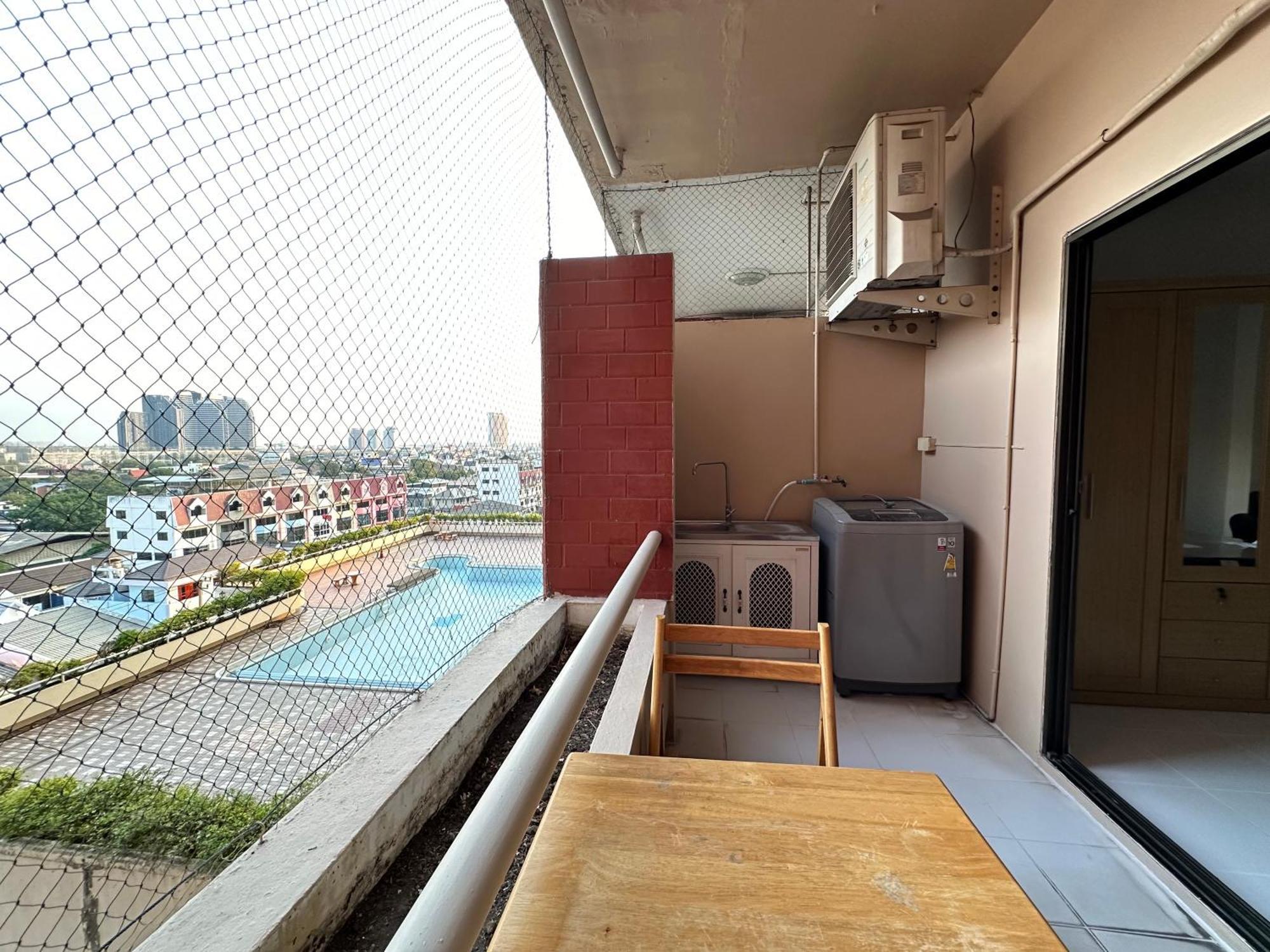 Country Complex Bangna Aparthotel Bangkok Exteriör bild